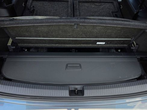 Certified 2024 Volkswagen Tiguan SE R-Line FWD image 66