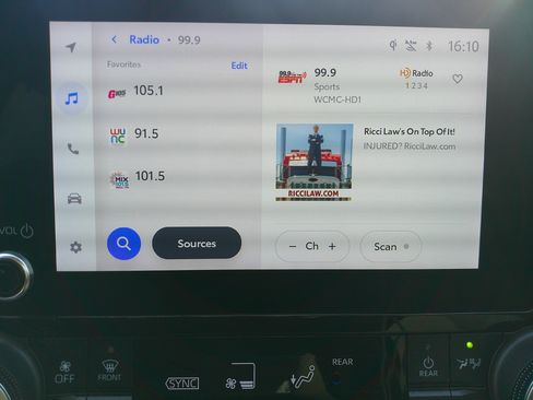 Used 2023 Toyota Highlander XLE image 24