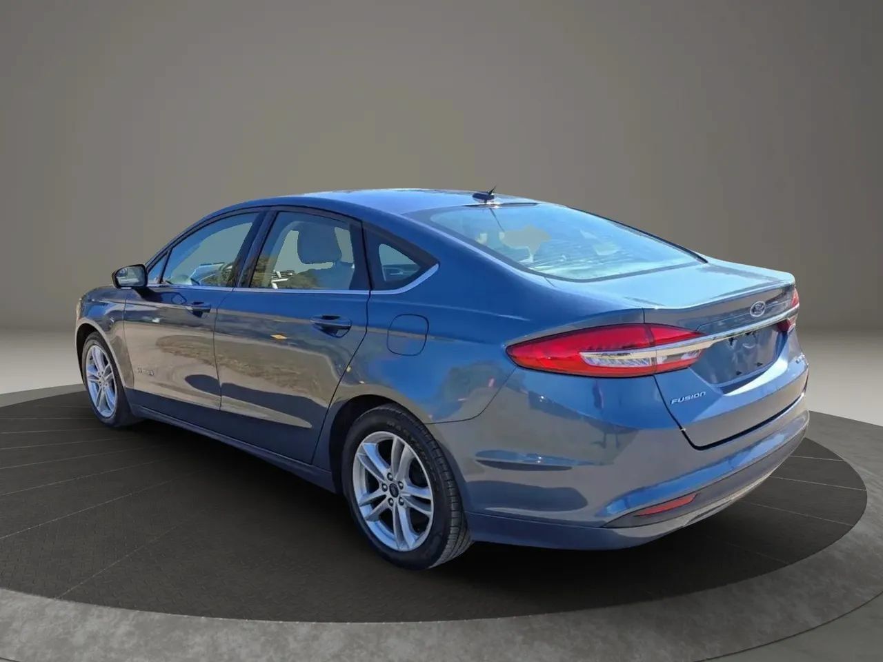 Used 2018 Ford Fusion S FWD image 4