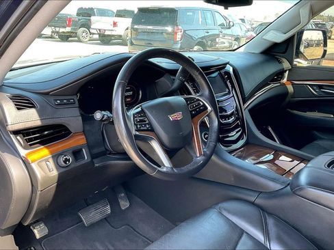 Used 2020 Cadillac Escalade Luxury image 14