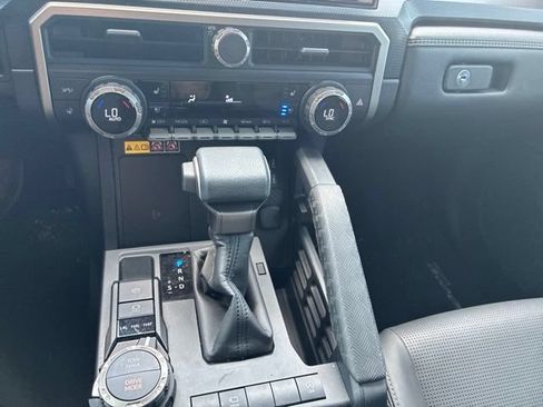 Used 2025 Toyota 4Runner Limited AWD/4WD image 12