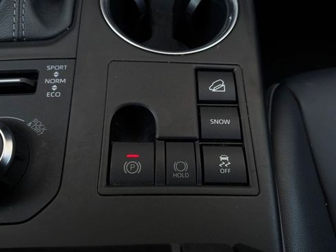 Used 2025 Toyota Highlander XSE AWD/4WD image 29