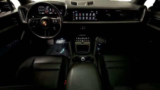 Used 2024 Porsche Cayenne AWD/4WD image 2