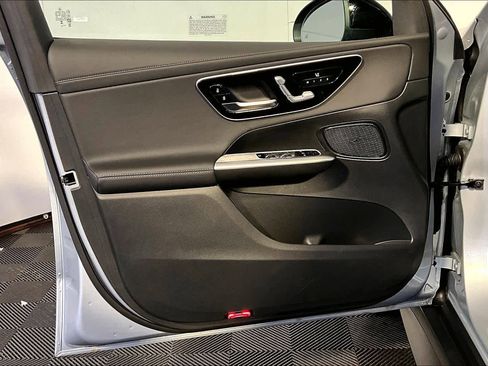 Used 2025 Mercedes-Benz GLC 300 4MATIC image 22