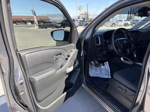 Used 2024 Nissan Frontier SV w/ SV Convenience Package image 13