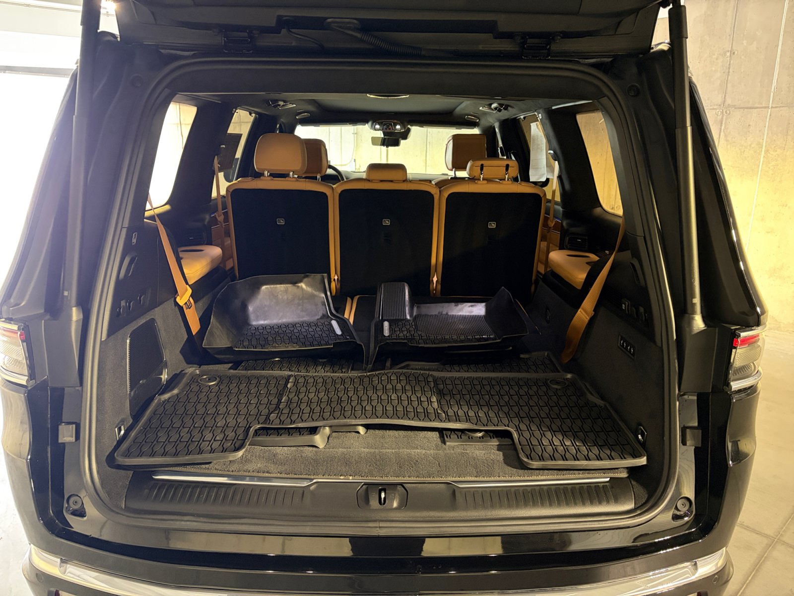 Used 2023 Jeep Grand Wagoneer Series III AWD/4WD image 29