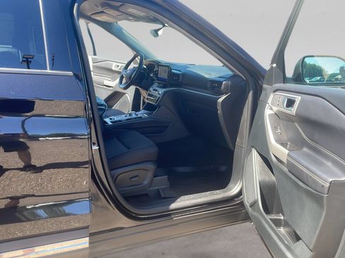 Used 2023 Ford Explorer XLT AWD/4WD image 18