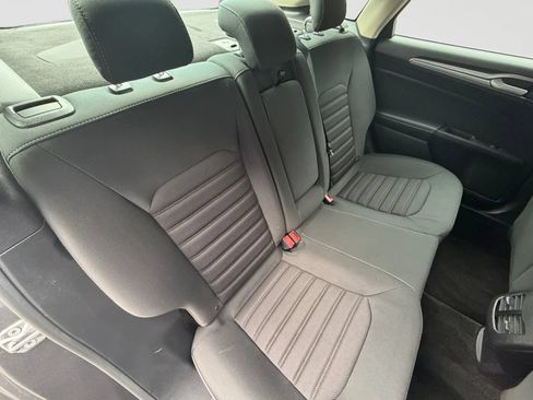 Used 2018 Ford Fusion SE w/ Fusion SE Technology Package FWD image 18