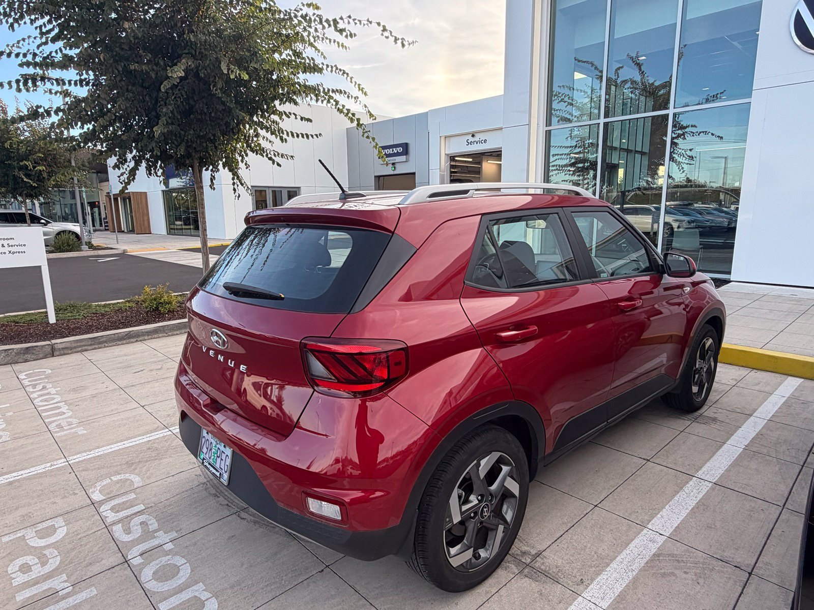 Used 2023 Hyundai Venue SEL FWD image 5