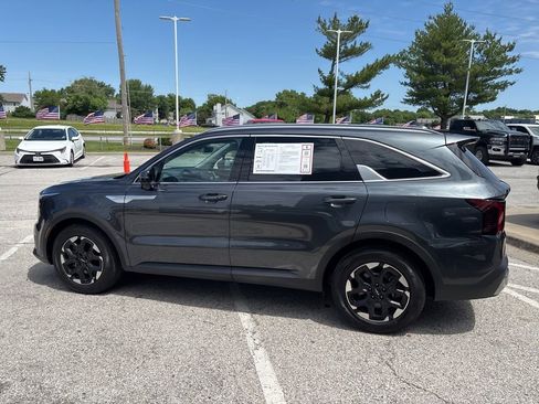 Used 2024 Kia Sorento S FWD image 17