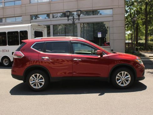 Used 2015 Nissan Rogue SV w/ SV Premium Package AWD/4WD image 6
