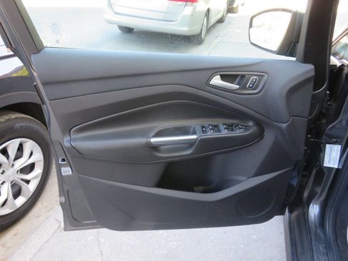 Used 2017 Ford C-MAX SE w/ Equipment Group 202A FWD image 25