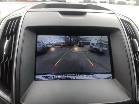 Used 2020 Ford Edge SE image 9