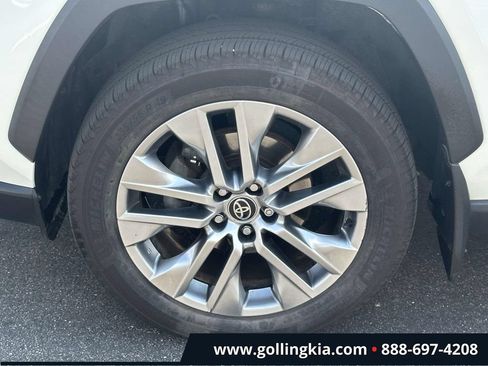 Used 2022 Toyota RAV4 XLE Premium AWD/4WD image 7