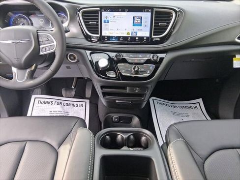 New 2026 Chrysler Pacifica Select image 28