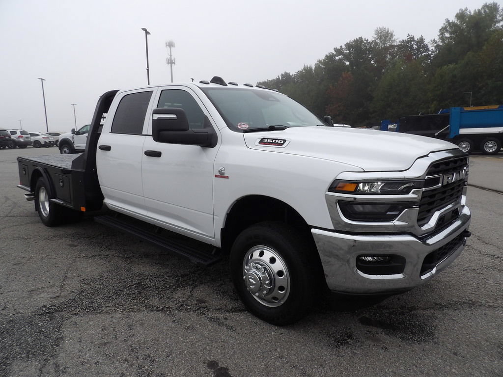 Used 2026 RAM 3500 Tradesman w/ Chrome Appearance Group AWD/4WD image 10
