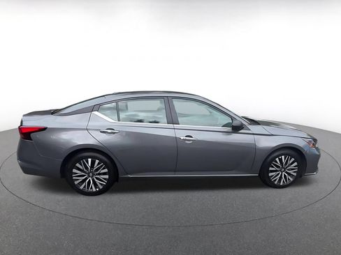 Used 2025 Nissan Altima 2.5 SV FWD image 13