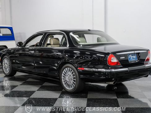 Used 2007 Jaguar XJ8 L RWD image 7