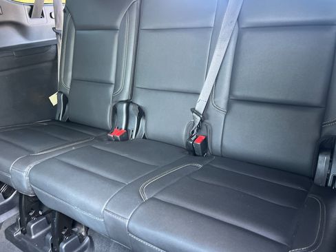 Used 2022 Chevrolet Suburban Premier image 15