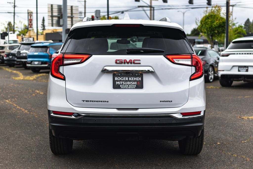 Used 2024 GMC Terrain SLT w/ Tech Package AWD/4WD image 10