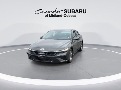 Used 2024 Hyundai Elantra SE image 4