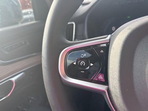 Certified 2025 Volvo XC90 B6 Plus image 23