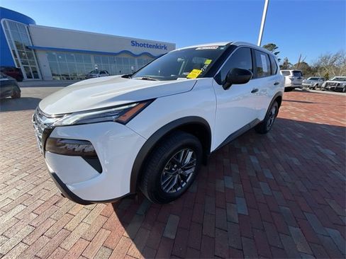 Used 2025 Nissan Rogue S image 8