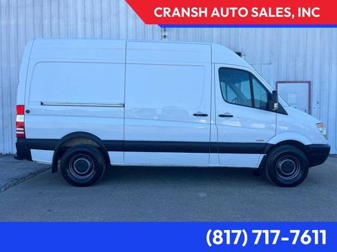 Used 2010 Freightliner Sprinter 2500 RWD image 1