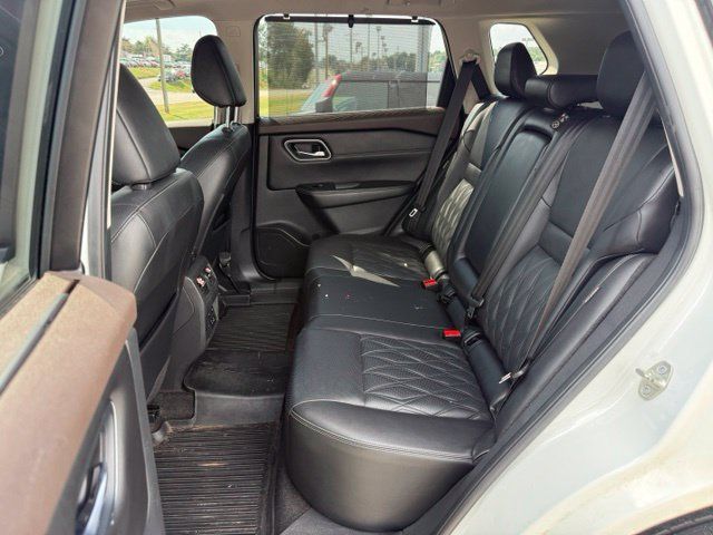 Used 2021 Nissan Rogue Platinum AWD/4WD image 11