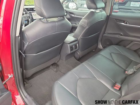 Used 2020 Toyota Camry XLE FWD image 13