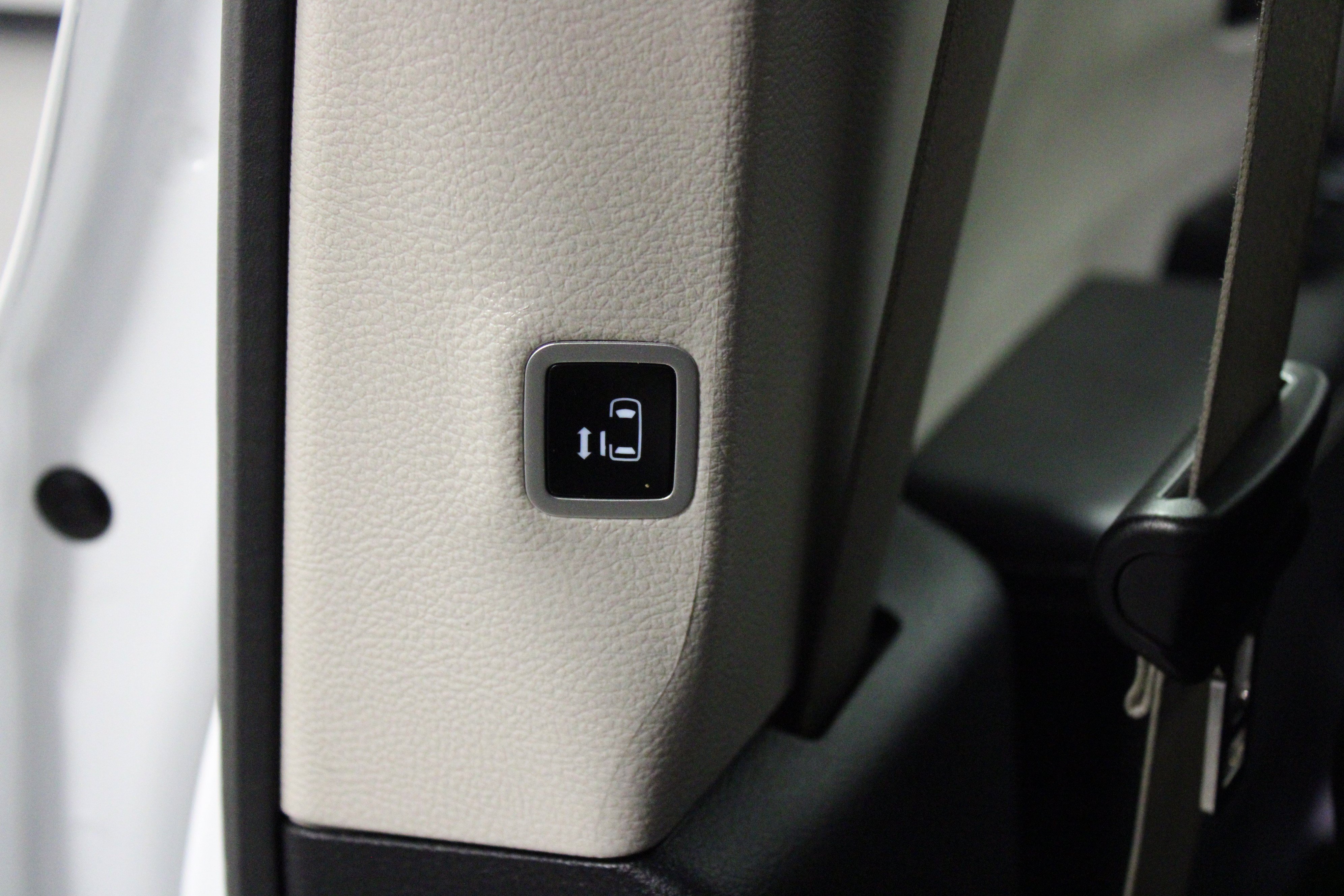 Used 2024 Chrysler Pacifica Touring-L FWD image 20
