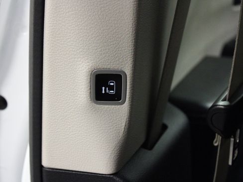 Used 2024 Chrysler Pacifica Touring-L FWD image 20
