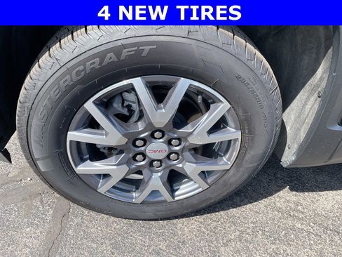 Used 2022 GMC Acadia SLT w/ LPO, Floor Liner Package image 3