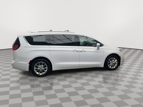 Used 2021 Chrysler Pacifica Touring-L w/ Premium & Safety Sphere Group image 38