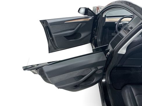 Certified 2023 Tesla Model Y Long Range AWD/4WD image 10