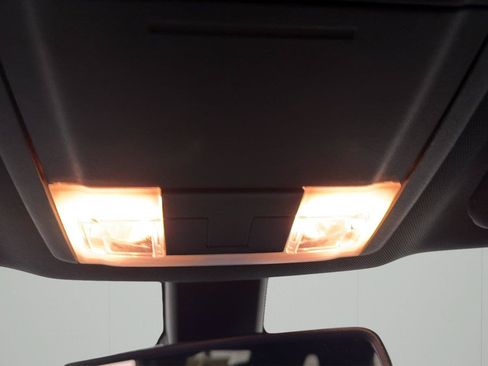 Used 2019 Ford Explorer XLT w/ Equipment Group 202A FWD image 21
