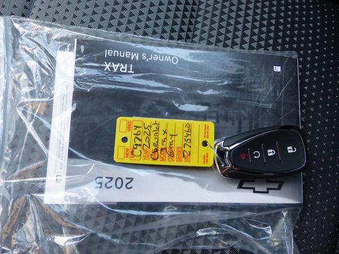 Used 2025 Chevrolet Trax LT w/ Driver Confidence Package image 37