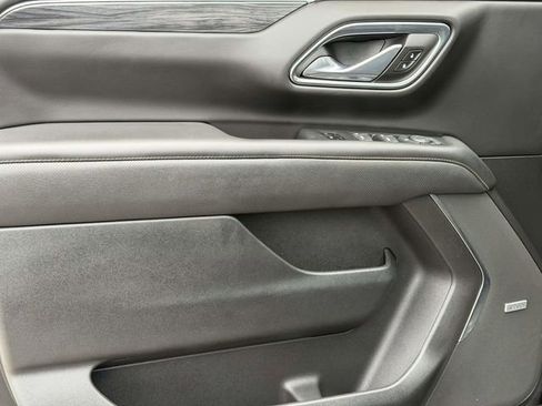 Used 2023 GMC Yukon XL SLT image 11