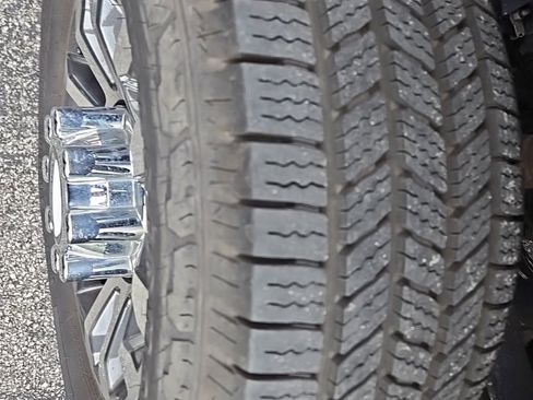 Used 2022 Ford F350 Lariat image 9