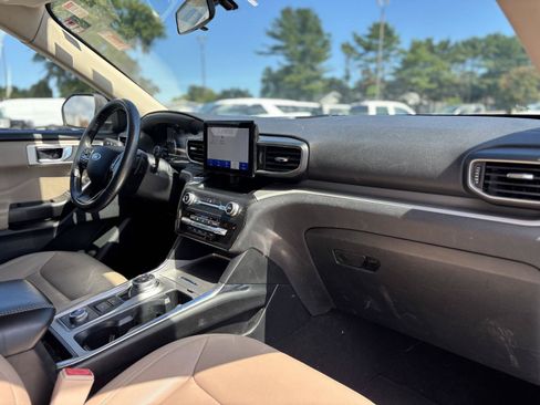 Used 2020 Ford Explorer XLT w/ Equipment Group 202A AWD/4WD image 20