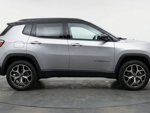 Used 2025 Jeep Compass Limited AWD/4WD image 11