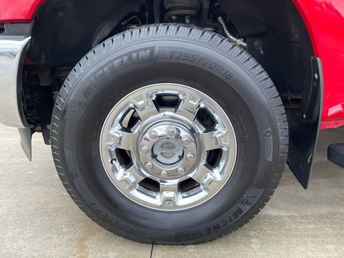 Used 2015 Ford F250 XLT w/ XLT Premium Package image 17