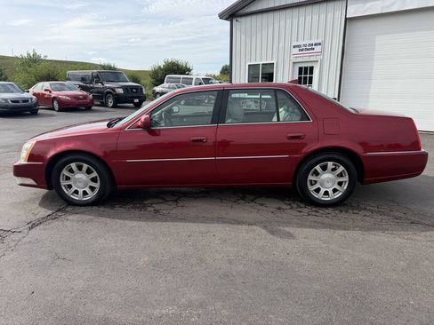 Used 2010 Cadillac DTS FWD image 2