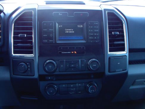 Used 2016 Ford F150 XLT AWD/4WD image 21
