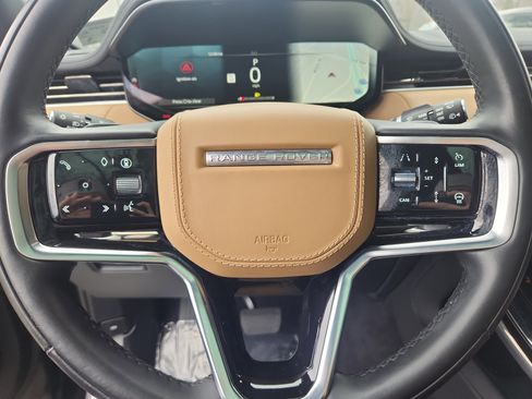 Used 2025 Land Rover Range Rover Sport SE image 18