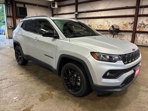 New 2025 Jeep Compass Latitude w/ Sun & Sound Group AWD/4WD image 8