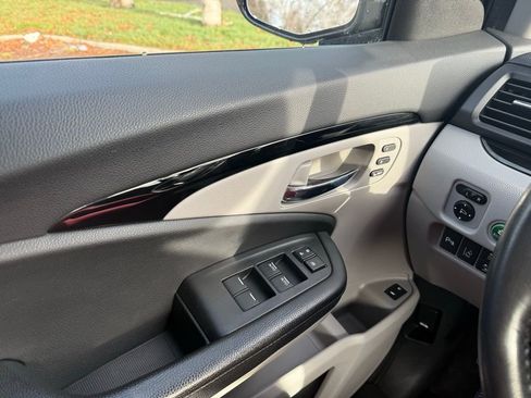 Used 2017 Honda Pilot Touring image 26