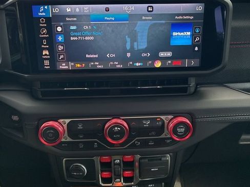 Used 2025 Jeep Gladiator Rubicon w/ Safety Group AWD/4WD image 24