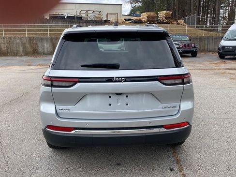 Used 2024 Jeep Grand Cherokee Limited image 6