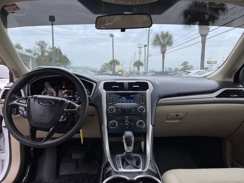 Used 2016 Ford Fusion SE image 11